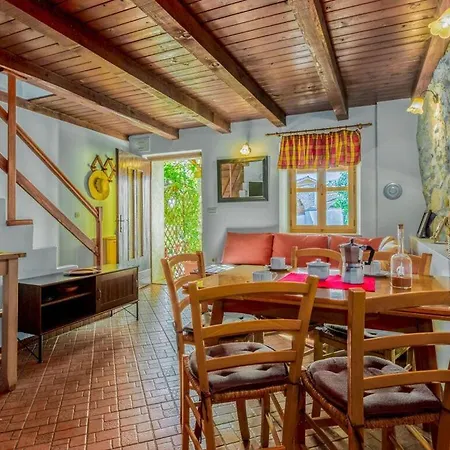 Stenen Huis Nera Met Zwembad * بوريتش